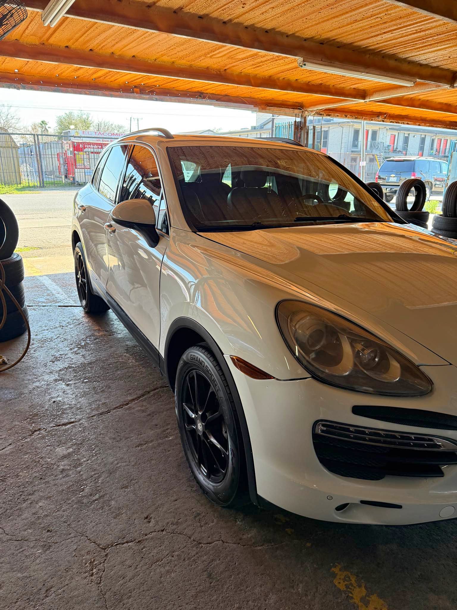 2014 Porsche Cayenne - Platinum Edition Sport Utility 4D