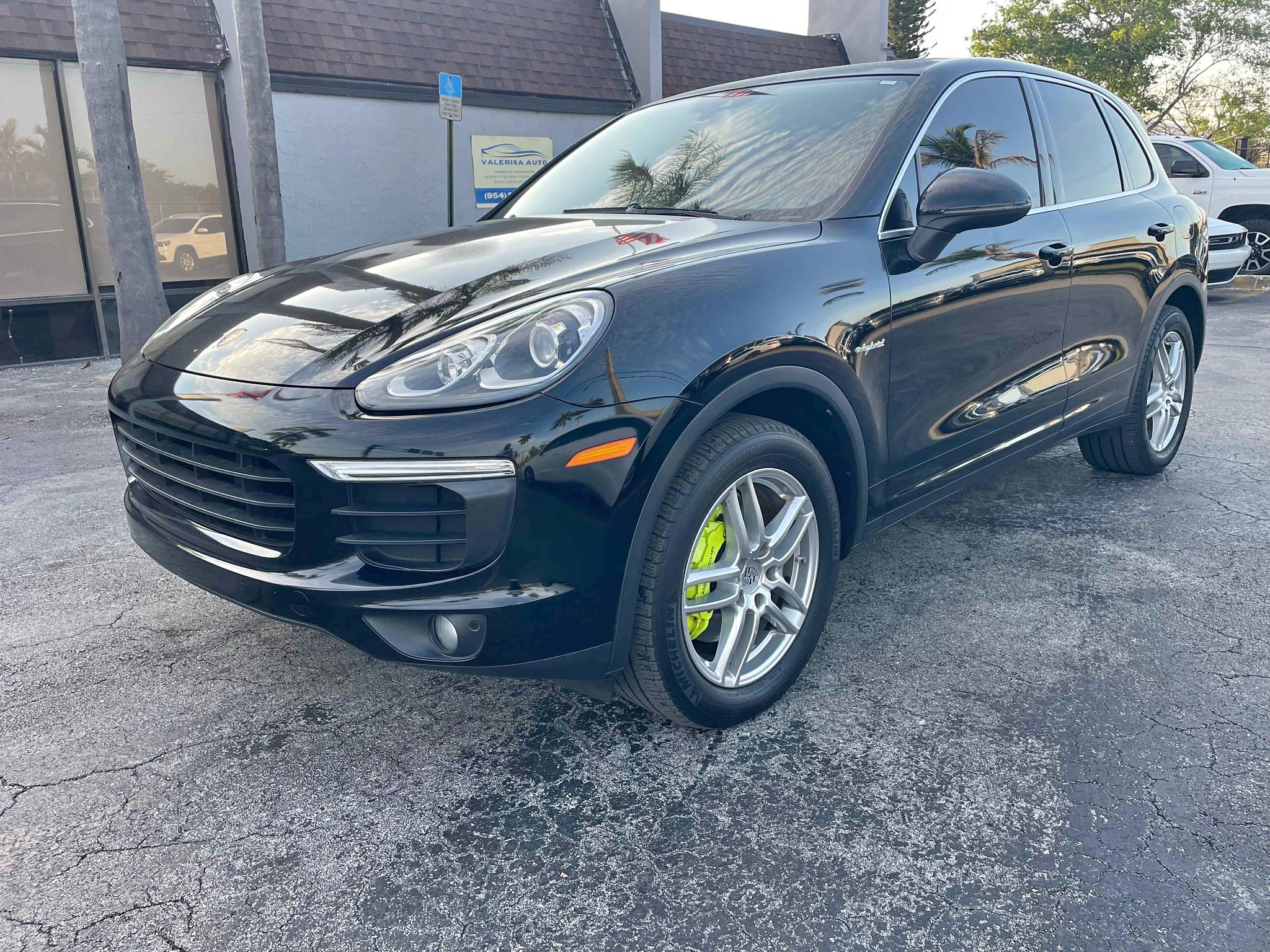 2015 Porsche Cayenne - E-Hybrid Sport Utility 4D