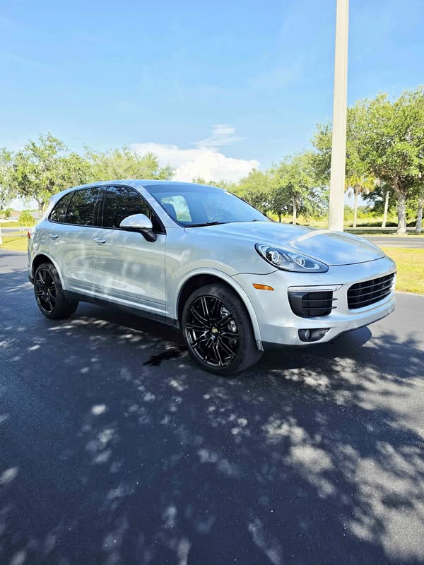 2018 Porsche Cayenne - Platinum Edition Sport Utility 4D