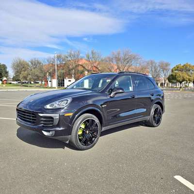 2017 Porsche Cayenne - S E-Hybrid Sport Utility 4D