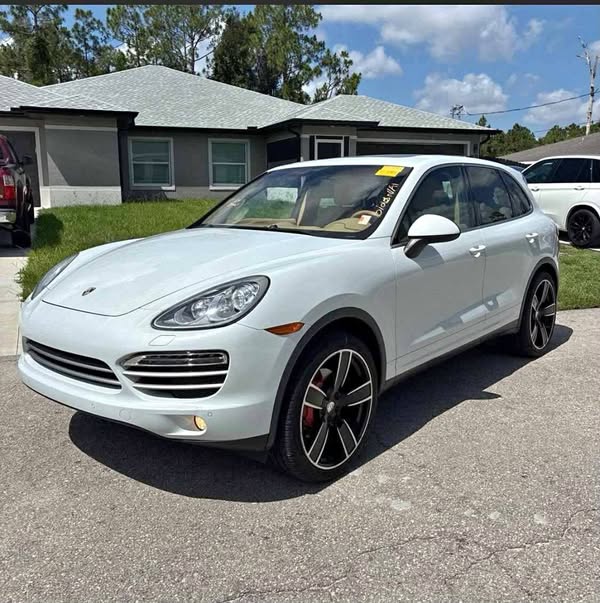 2014 Porsche Cayenne - Platinum Edition Sport Utility 4D