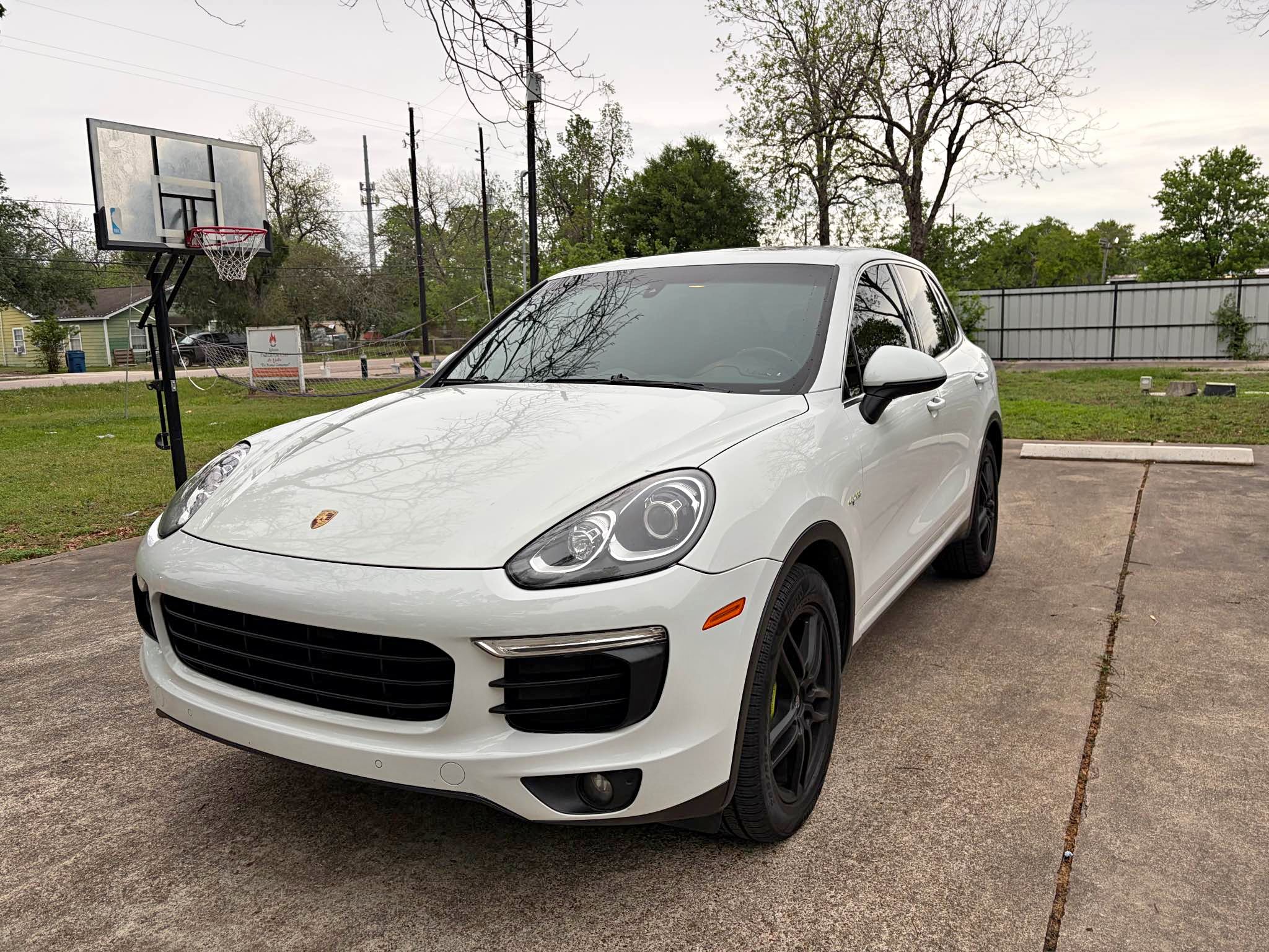 2016 Porsche Cayenne - s