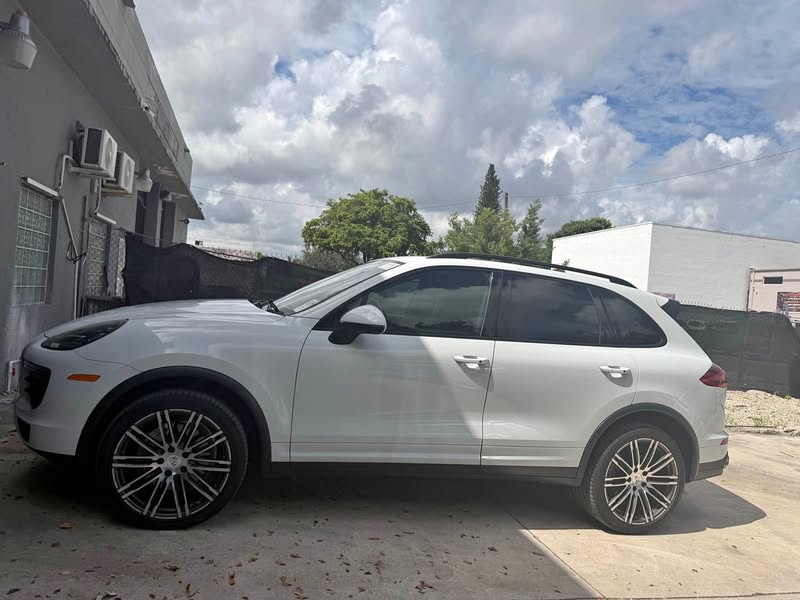 2016 Porsche Cayenne Cayenne