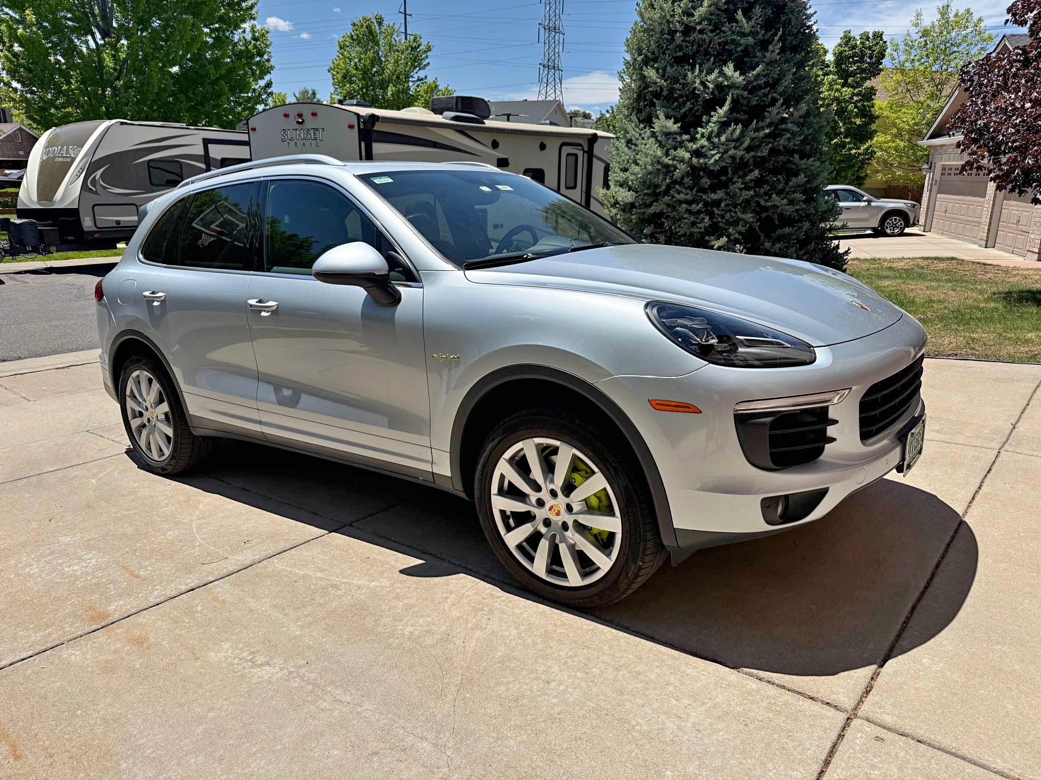 2016 Porsche Cayenne - S E-Hybrid Sport Utility 4D