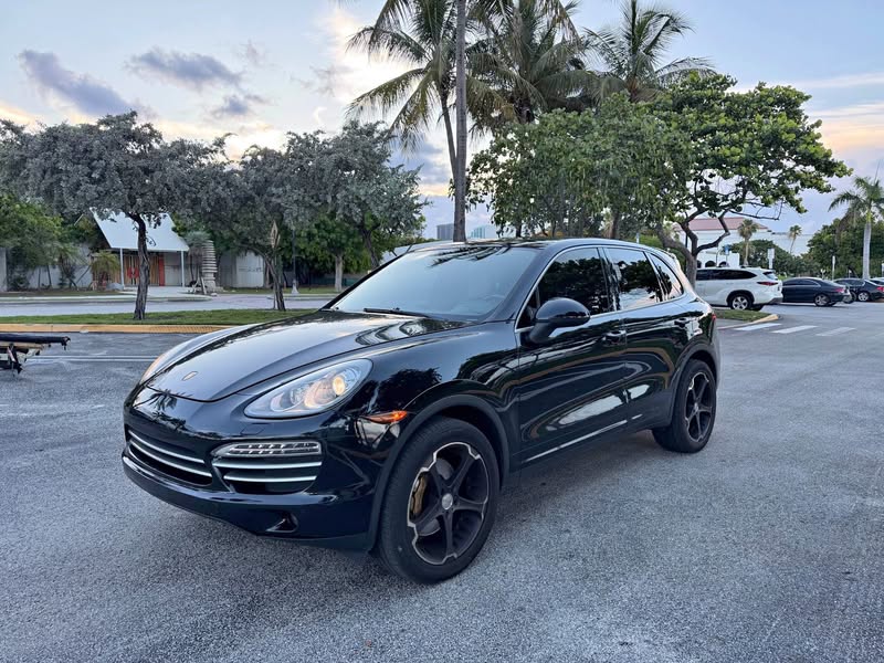 2015 Porsche Cayenne - Platinum Edition Sport Utility 4D