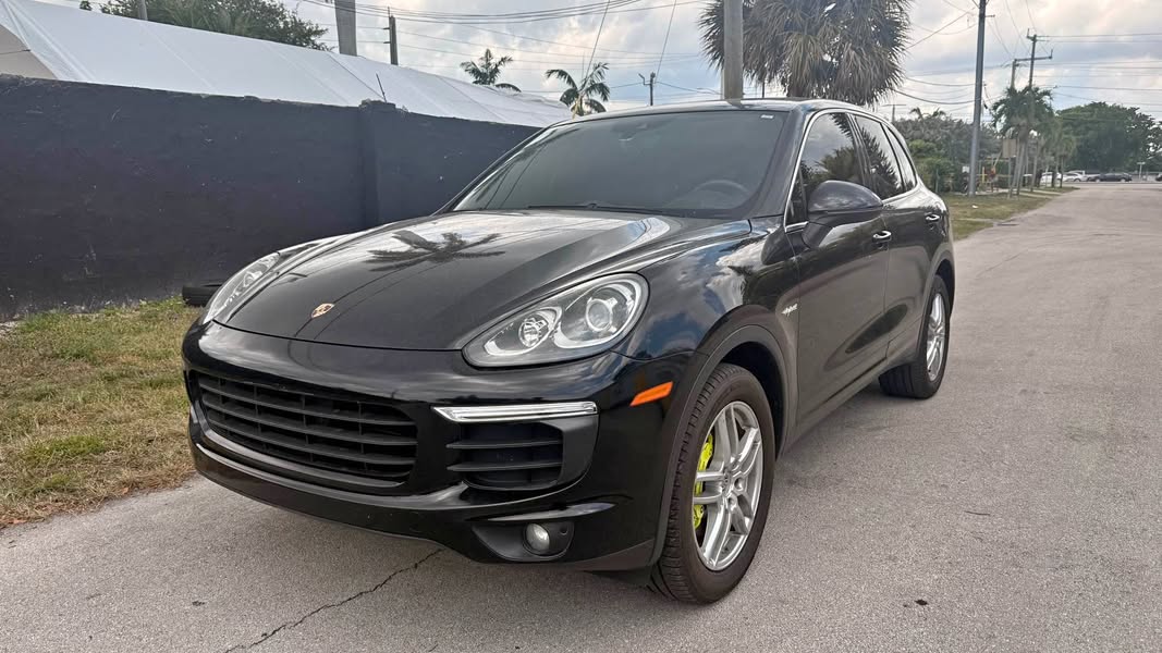 2015 Porsche Cayenne - S E-Hybrid Sport Utility 4D