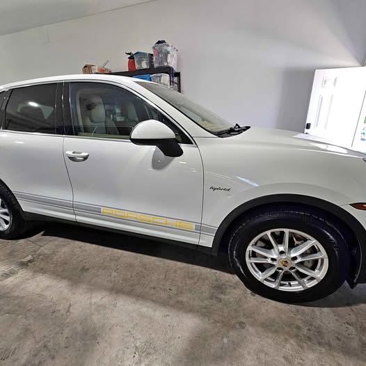 2012 Porsche Cayenne - S E-Hybrid Platinum Edition Sport Utility 4D