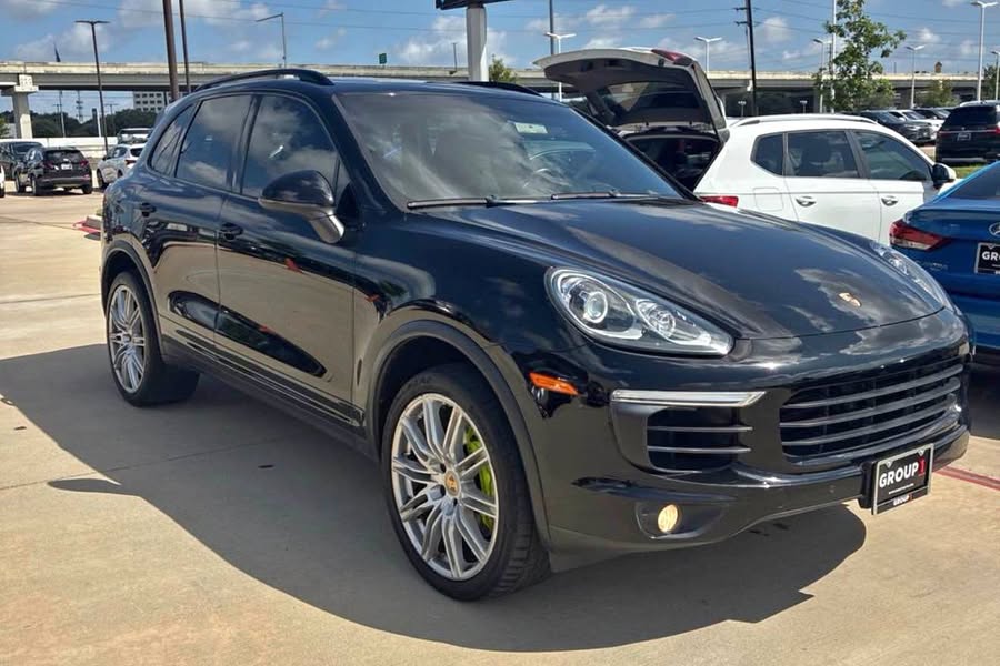 2016 Porsche Cayenne - S E-Hybrid Sport Utility 4D