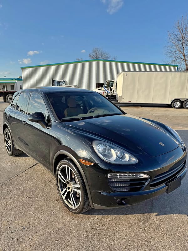 2012 Porsche Cayenne - Luxury
