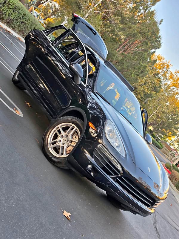 2011 Porsche Cayenne - Platinum Edition Sport Utility 4D