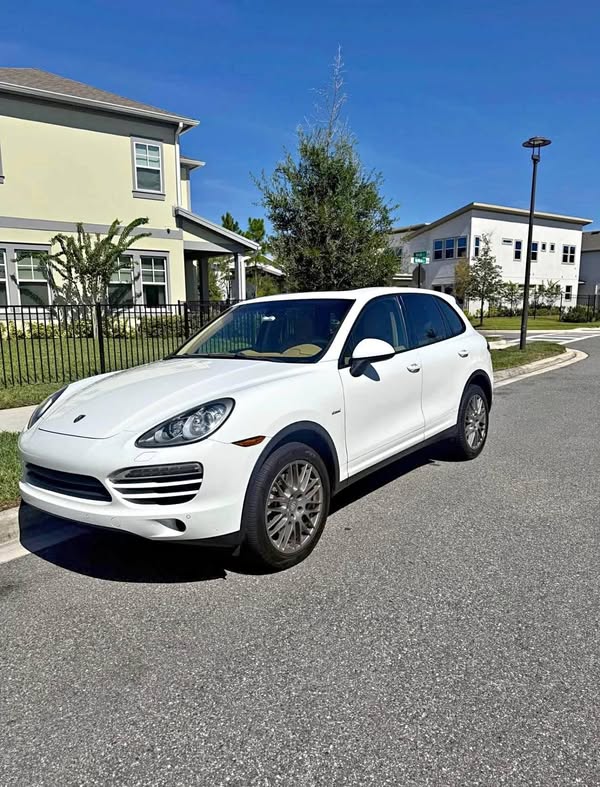 2013 Porsche Cayenne - Diesel Sport Utility 4D