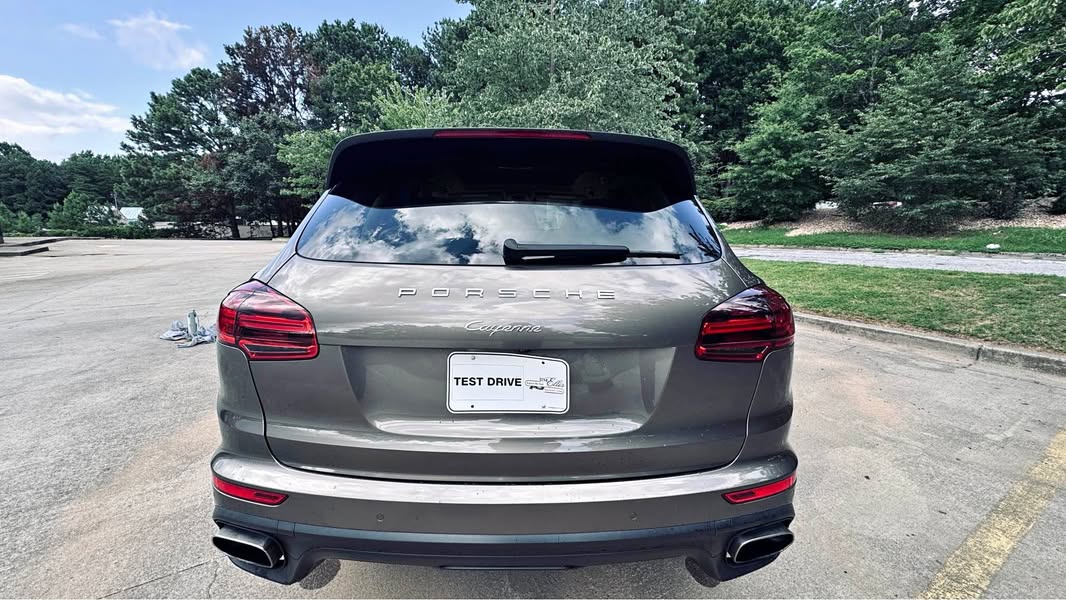 2016 Porsche Cayenne - Sport utility 4D
