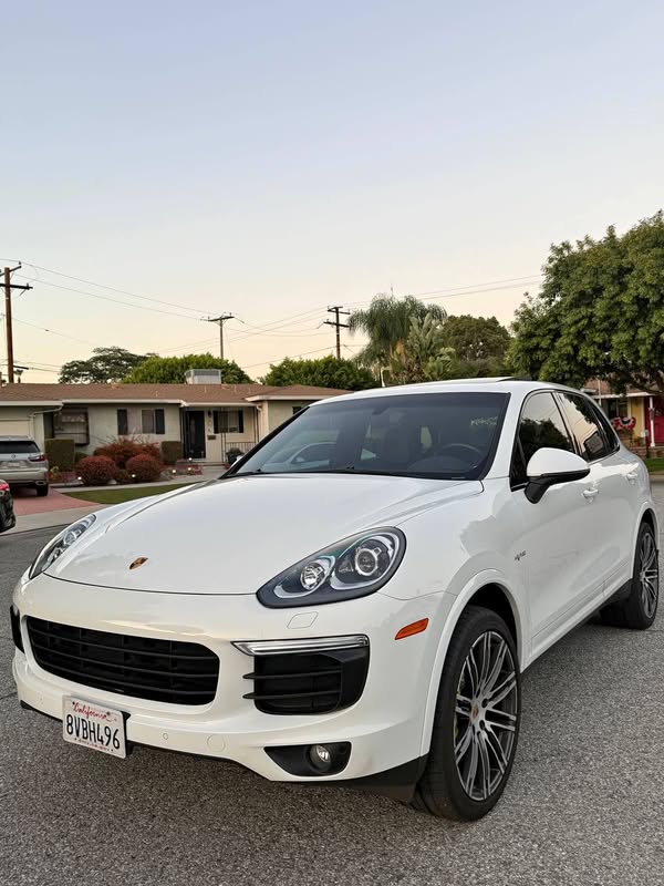 2017 Porsche Cayenne - S E-Hybrid Platinum Edition Sport Utility 4D