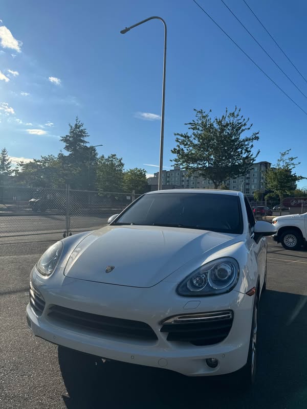 2015 Porsche Cayenne - E-Hybrid Platinum Edition Sport Utility 4D