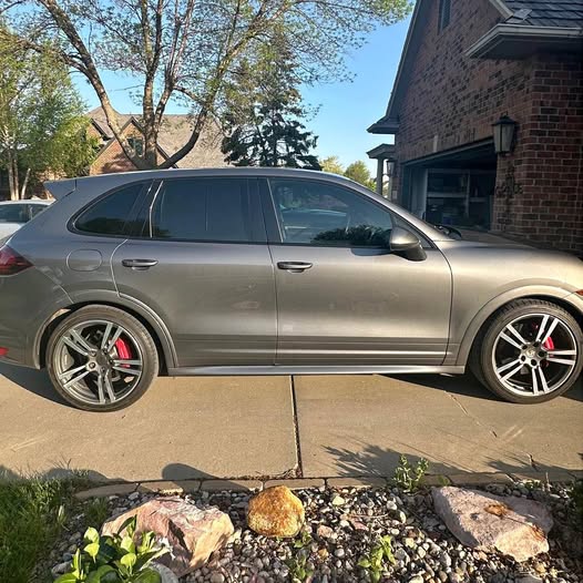 2013 Porsche cayenne gts