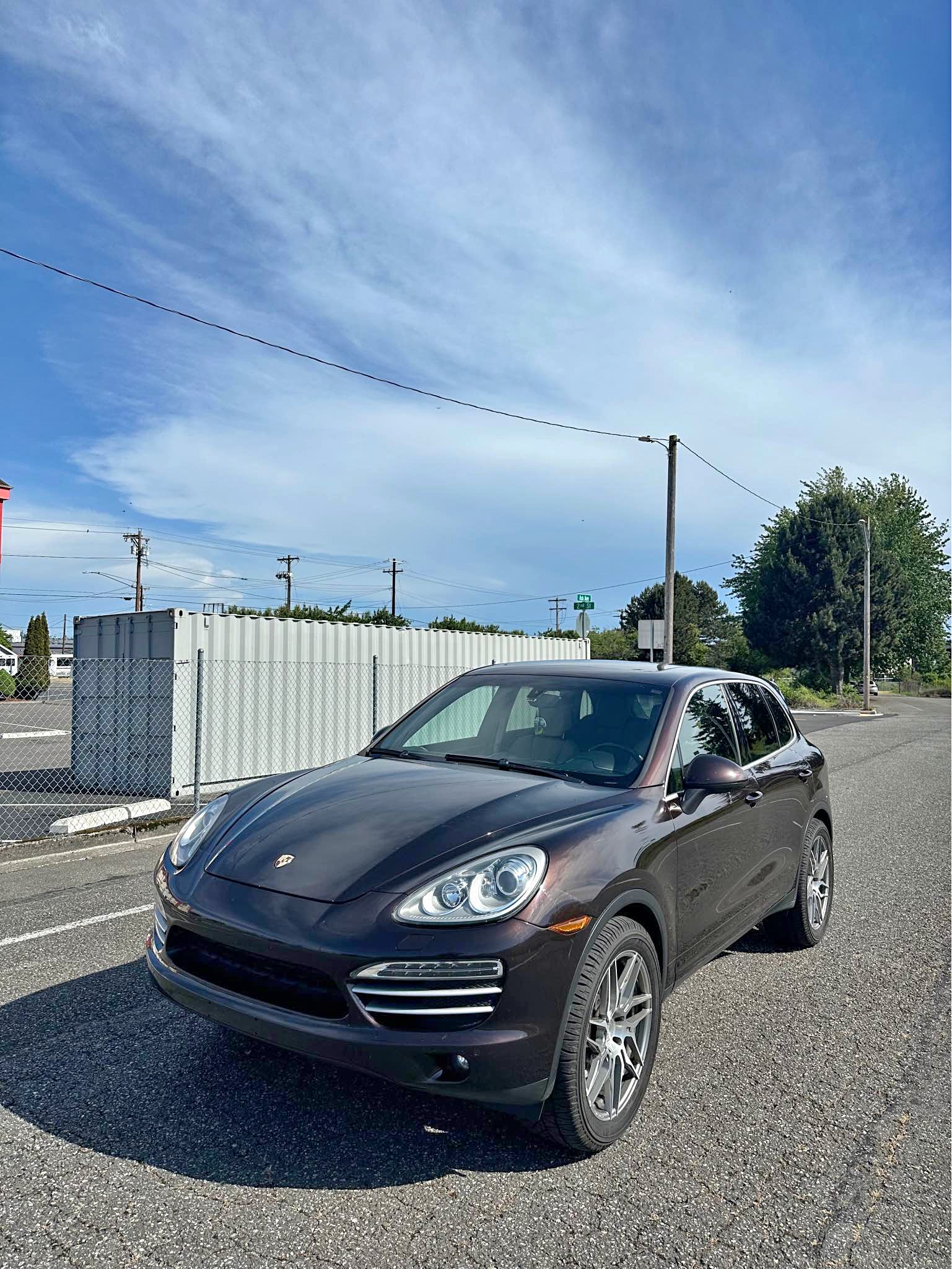 2014 Porsche Cayenne - Platinum edition