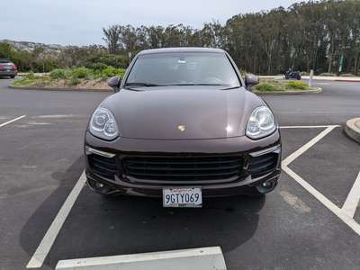 2016 Porsche Cayenne - Base