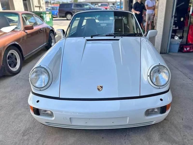 1990 Porsche 911 - Carrera 2 Targa 2D