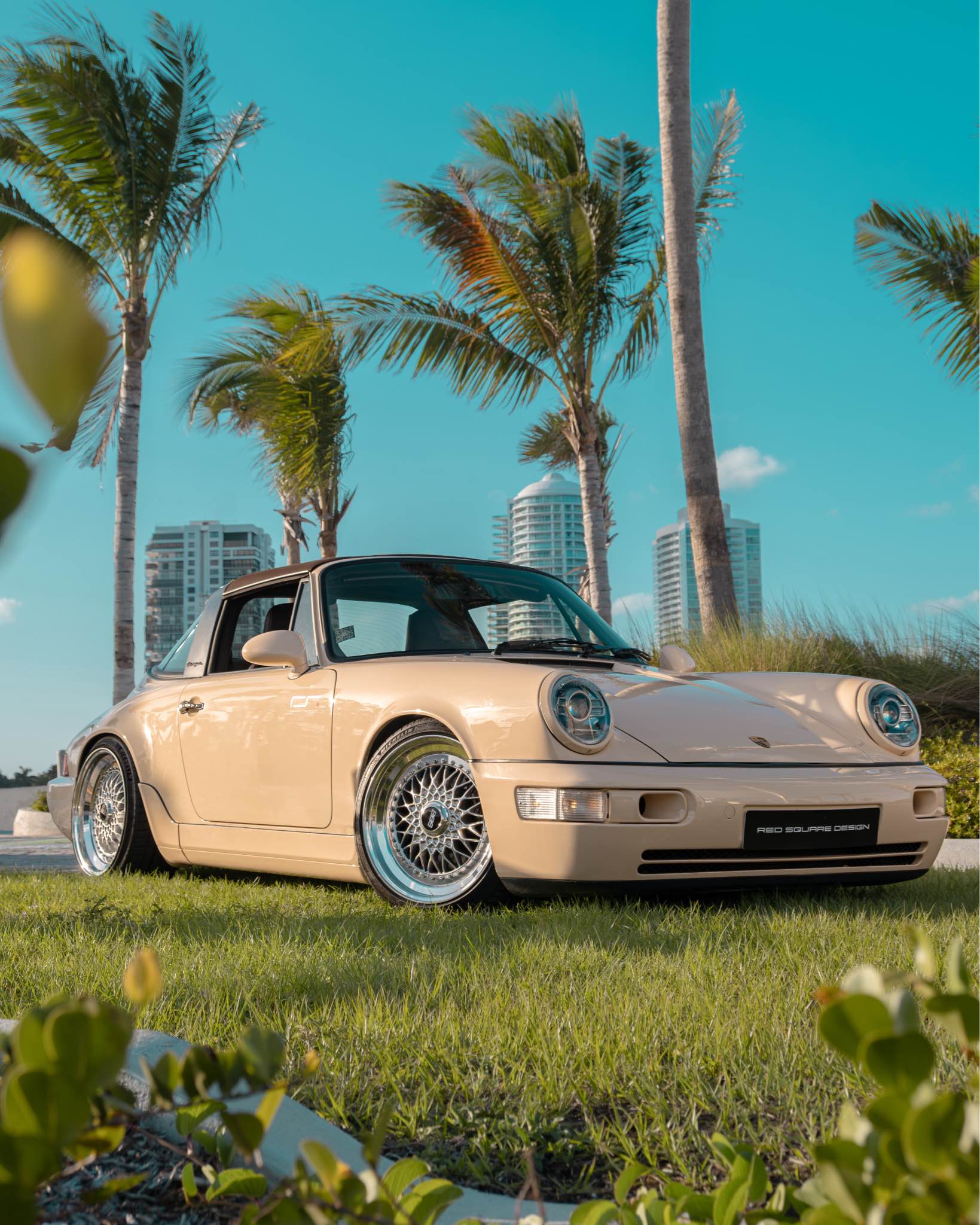 1991 Porsche 911 - Carrera 2 Targa 2D