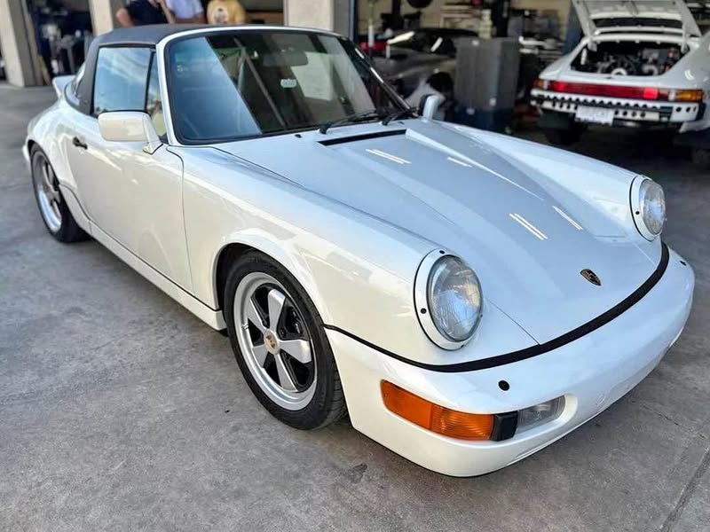 1990 Porsche 911 - Carrera 2 Targa 2D
