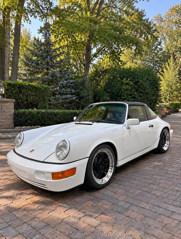 1990 Porsche 911 - Carrera 2 Targa 2D
