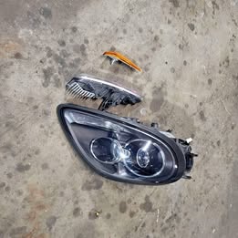 2014 Porsche Boxster S left  continuation lamp assembly