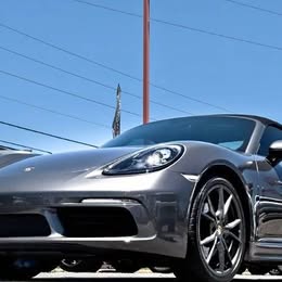 2019 Porsche 718 BOXSTER CONVERTIBLE 2.0L H4 ENGINE 300 HP (CLEAN CARFAX!! NAV!! PREMIUM LEATHER!! PREMIUM SOUND SYSTEM). WE SHIP NATIONWIDE!!