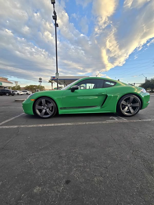 2021 Porsche 718 Cayman - T Coupe 2D