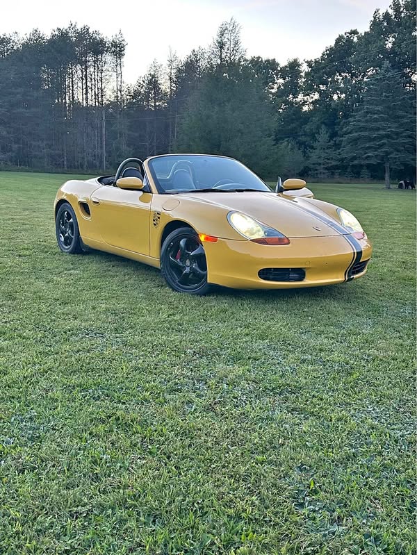 2001 Porsche Boxster - Cabriolet 2D