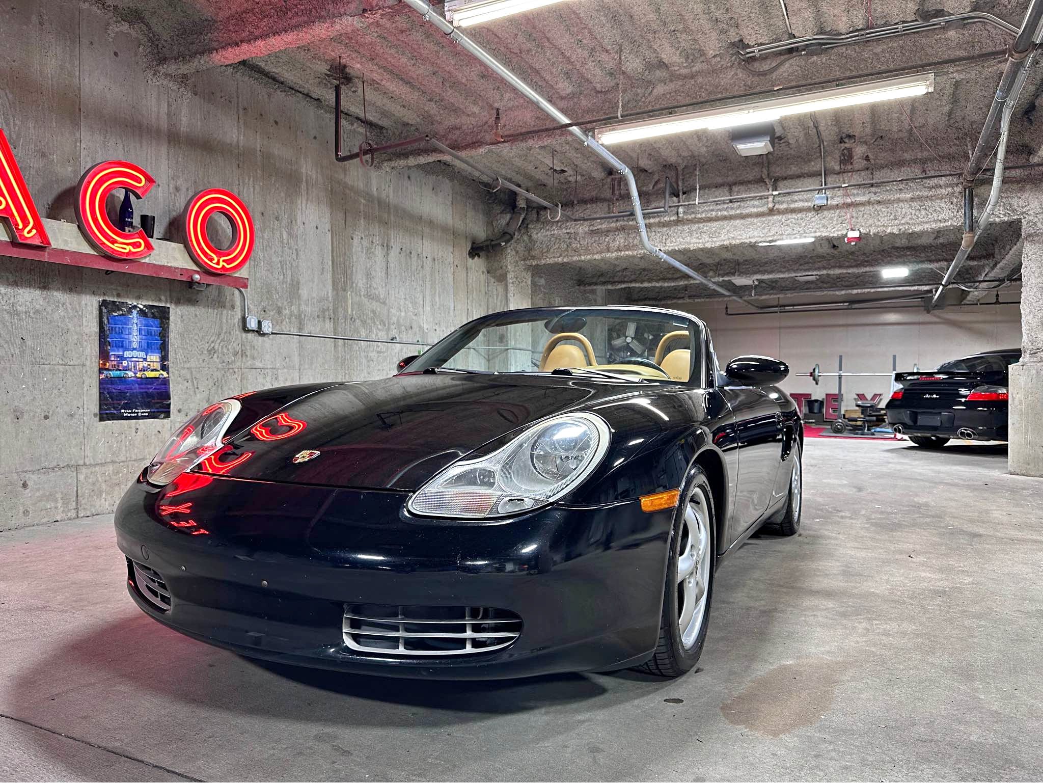 2000 Porsche Boxster - Cabriolet 2D