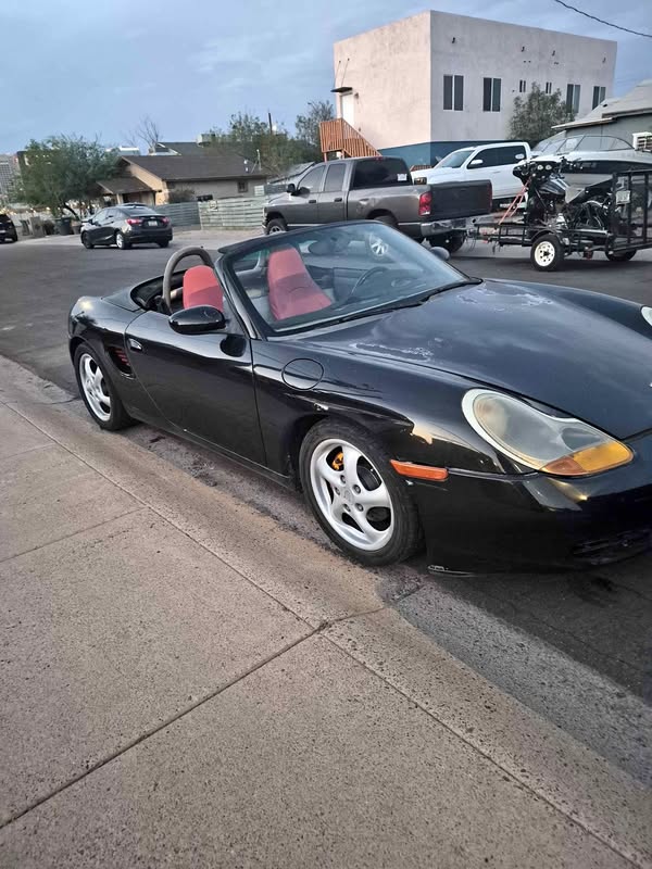 2000 Porsche Boxster - Cabriolet 2D