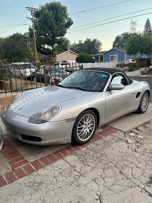 2000 Porsche Boxster - Cabriolet 2D