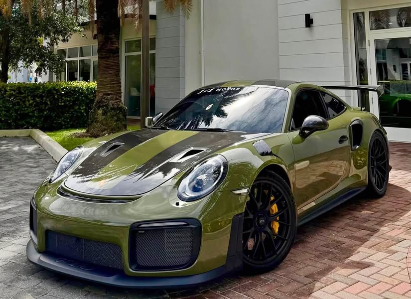 2018 Porsche 911 - GT2 RS Coupe 2D