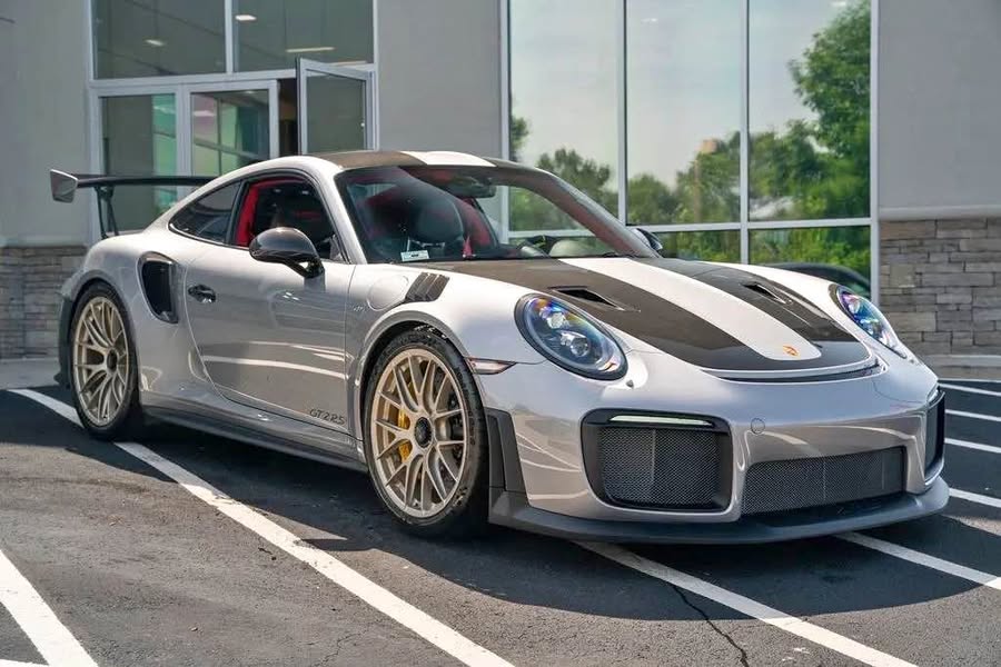 2018 Porsche 911 - GT2 RS Coupe 2D