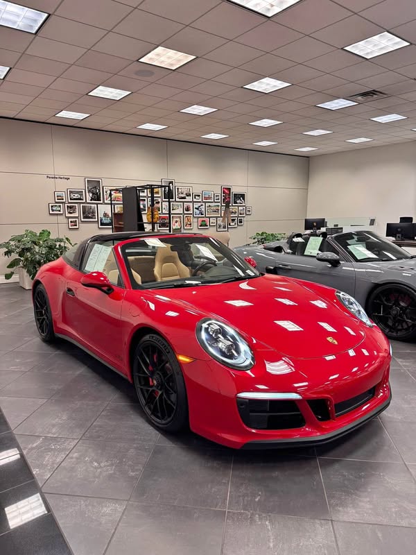 2019 Porsche 911 - Targa 4 GTS Coupe 2D