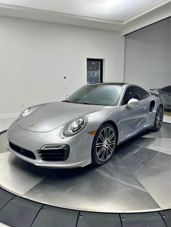 2014 Porsche 911 - Turbo S