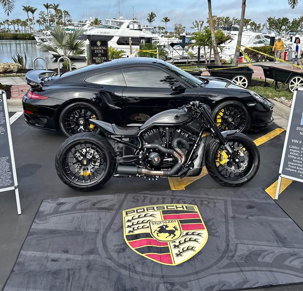 2014 Porsche 911 - Turbo S Coupe 2D