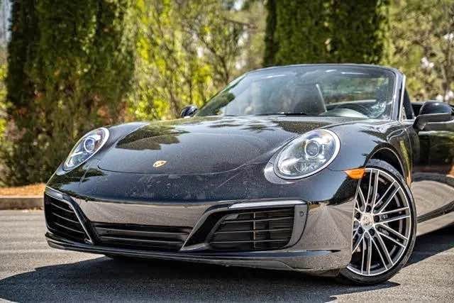2019 Porsche 911 - Carrera