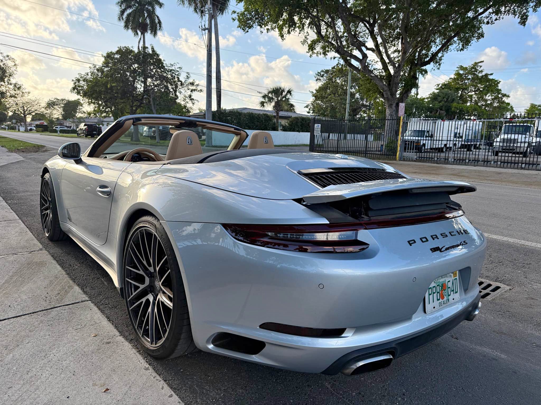 2017 Porsche 911 - Carrera 4 AWD Cabriolet 2D