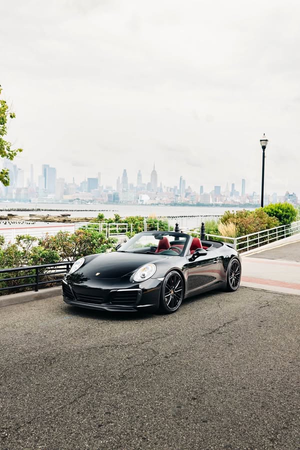 2017 Porsche 911 - Carrera Cabriolet 2D
