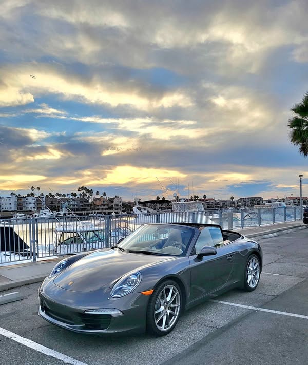 2013 Porsche 911 - Carrera 2 Cabriolet 2D
