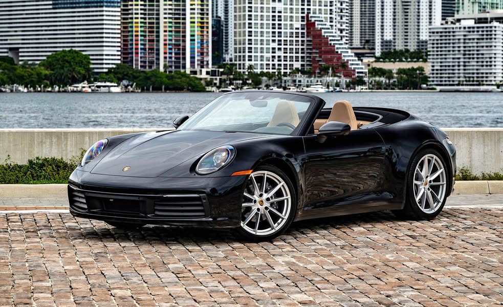 2022 Porsche 911 - Carrera Cabriolet 2D