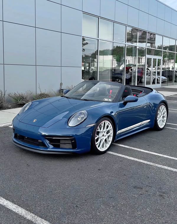 2023 Porsche 911 - Carrera GTS Convertible 2D