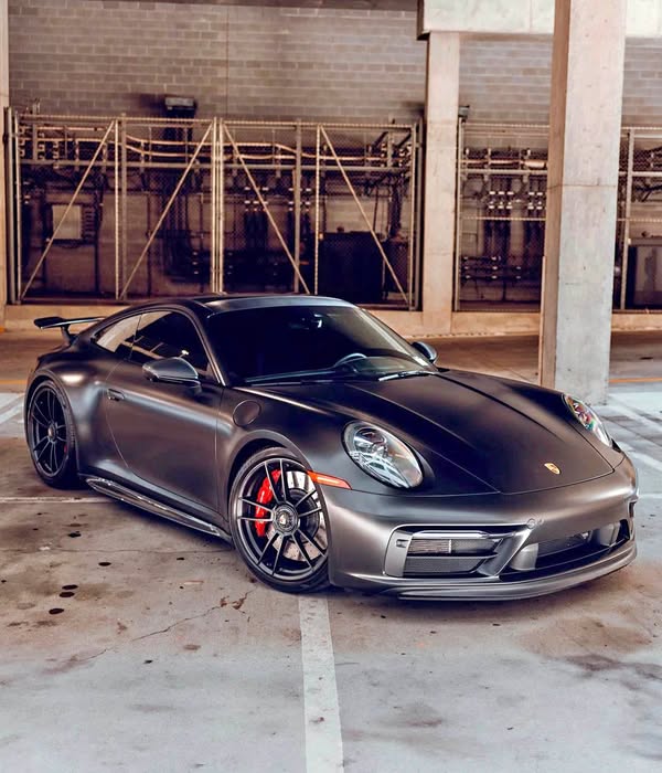 2022 Porsche 911 - Carrera GTS Coupe 2D