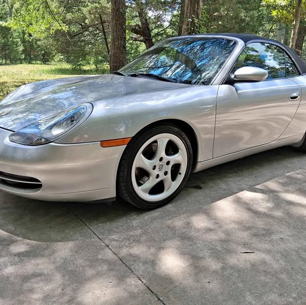 2000 Porsche 911 - Carrera 2 Cabriolet 2D