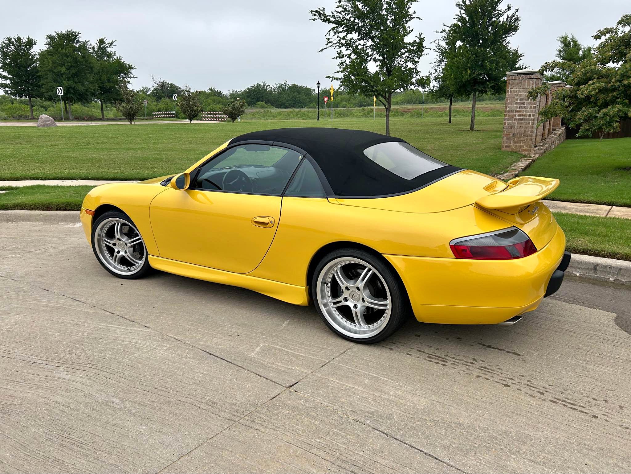 2001 Porsche 911 - Carrera Cabriolet 2D