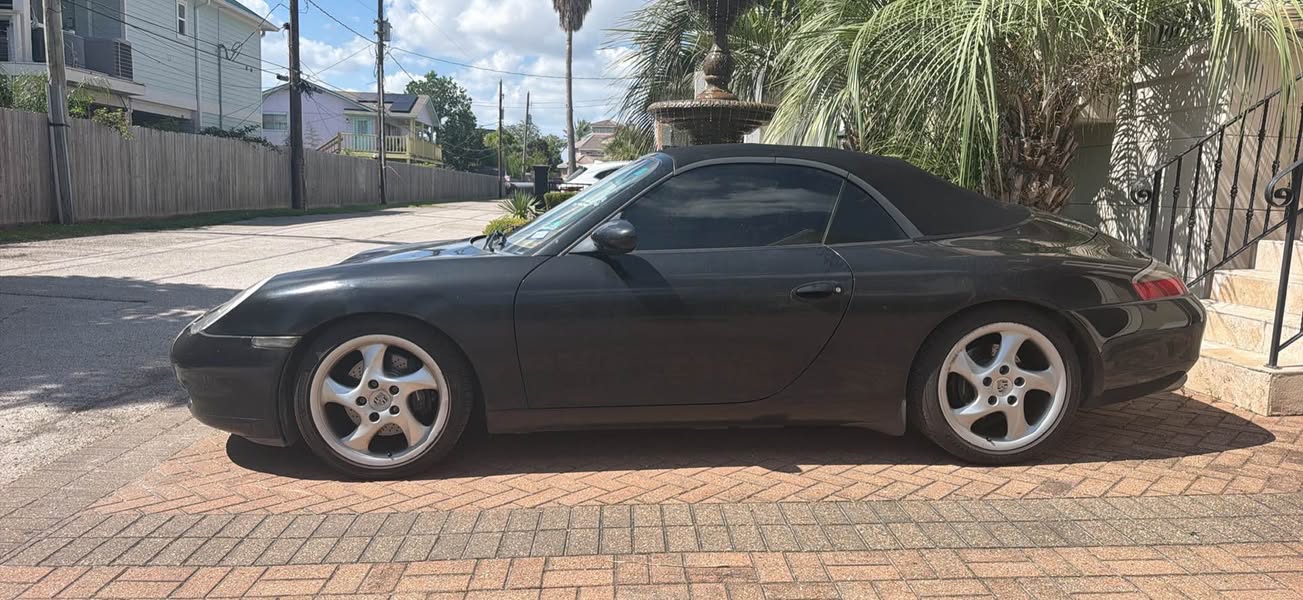 2000 Porsche 911 - Carrera Cabriolet 2D