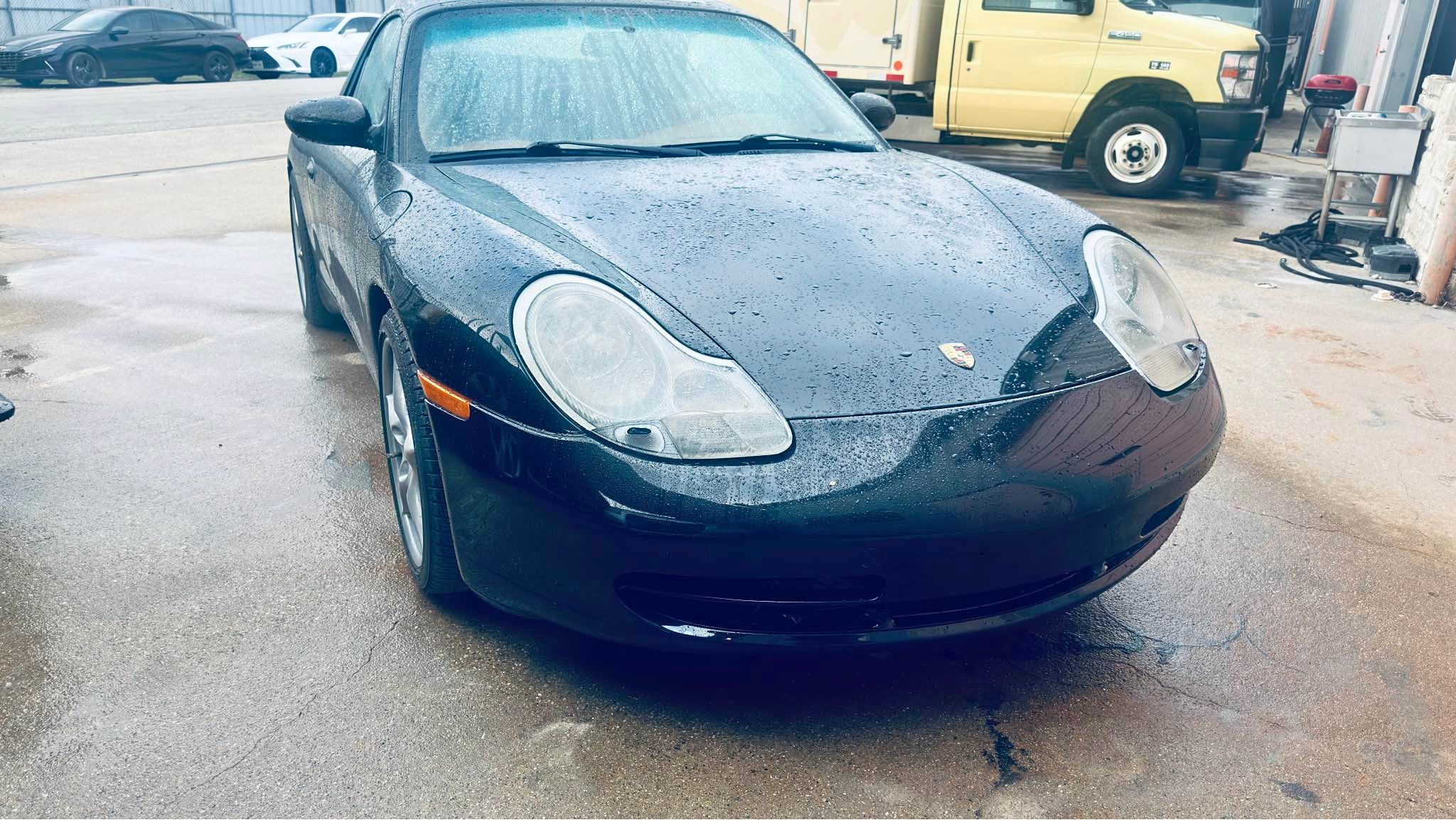 2000 Porsche 911 - Carrera 2 Cabriolet 2D