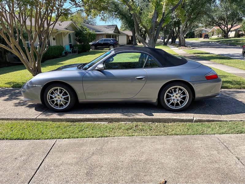2002 Porsche 911 - Carrera 2 Cabriolet 2D
