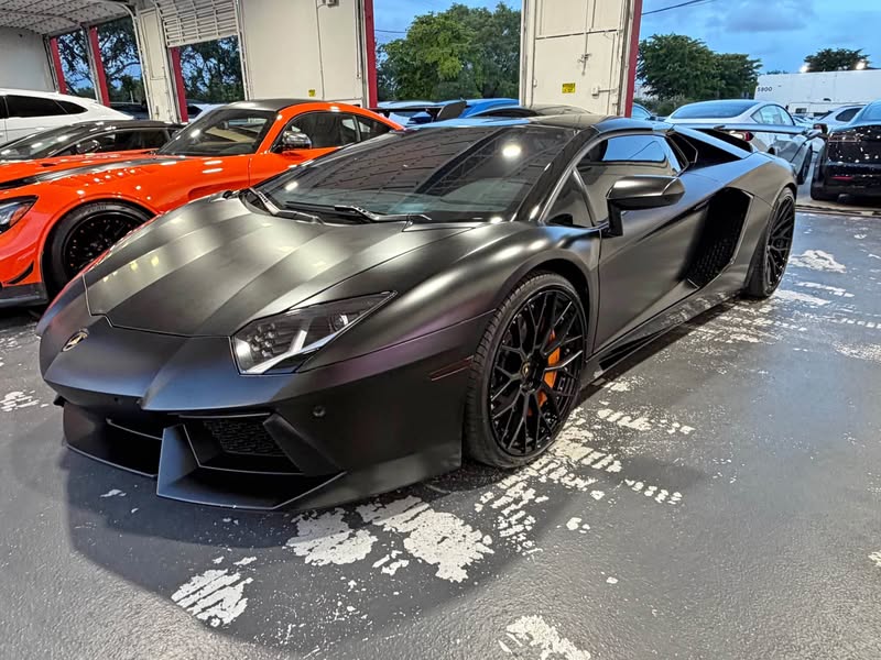 2015 Lamborghini Aventador - LP 700-4 Roadster 2D
